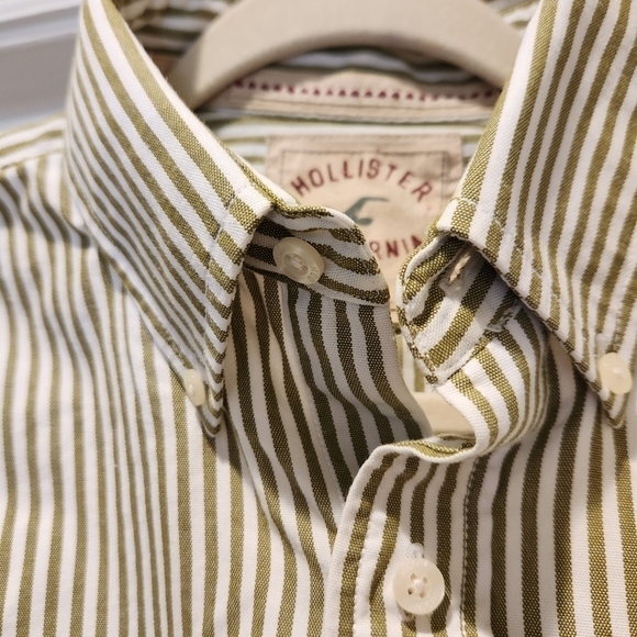 Hollister striped Men's button down army green striped button up Men's Size M - Picture 3 of 11